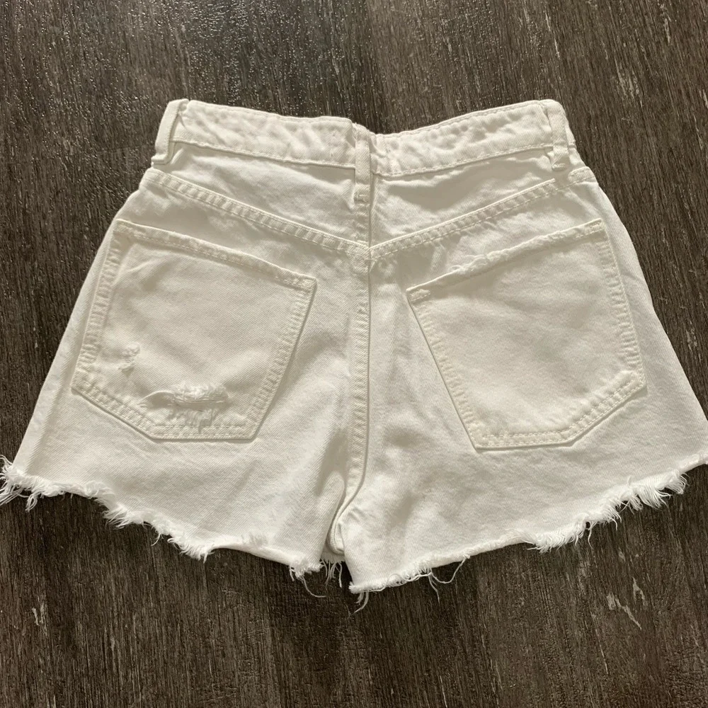 Zara Women's Denim Shorts Size 2 High Rise Cut Off Raw Hem White‎ Destroyed